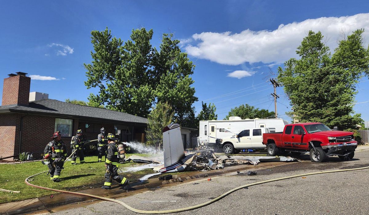NextImg:Plane crashes into Colorado neighborhood, injuring 4 on board