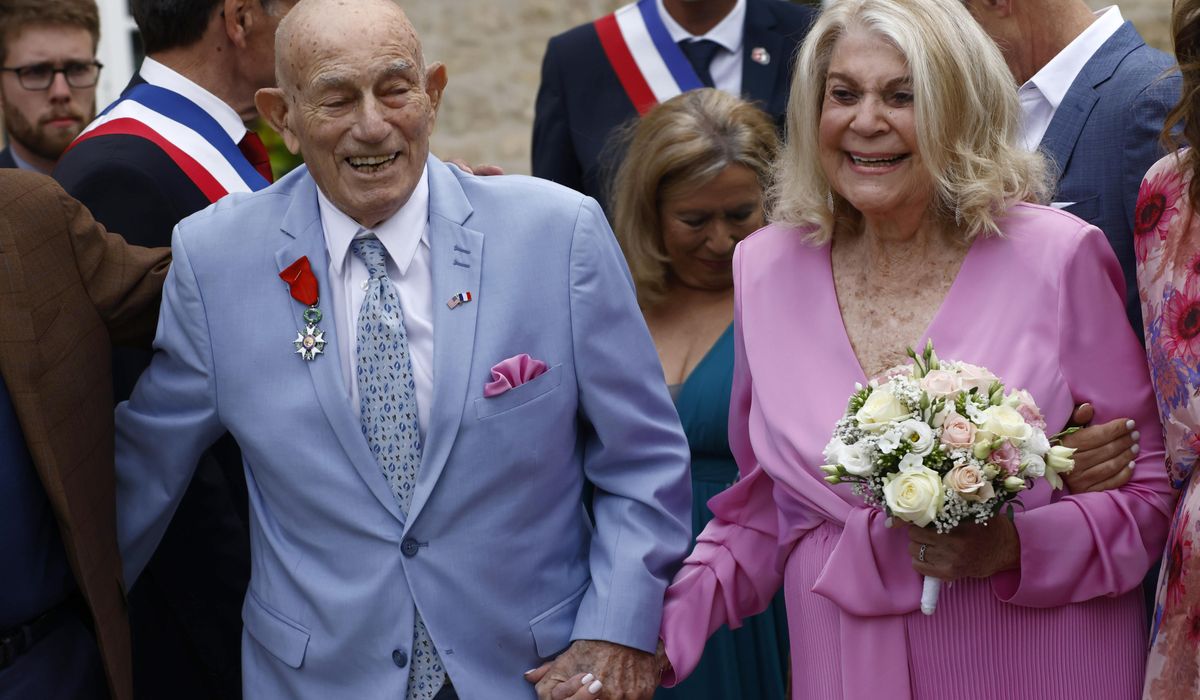 NextImg:A World War II veteran marries his bride near Normandy’s D-Day beaches. He’s 100, she’s 96