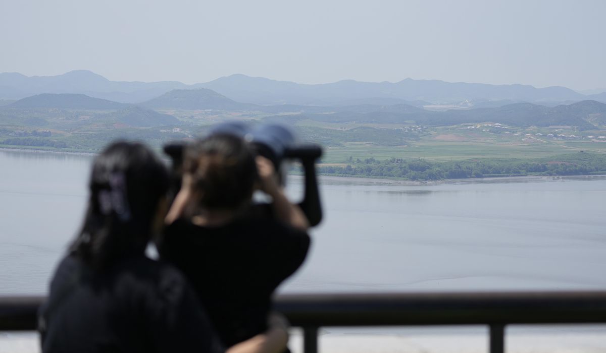 NextImg:South Korean troops fired warning shots after North Korean soldiers crossed land border