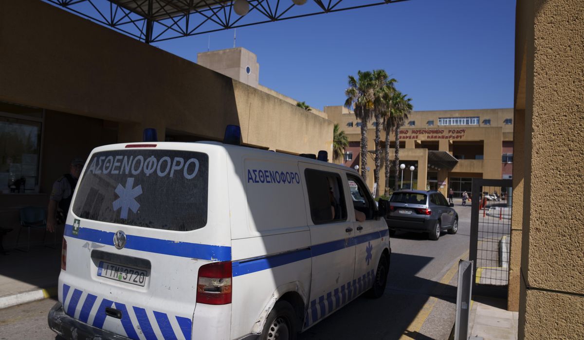 NextImg:Dutch tourist found dead on Greek island and 4 other foreign tourists are missing on 3 islands
