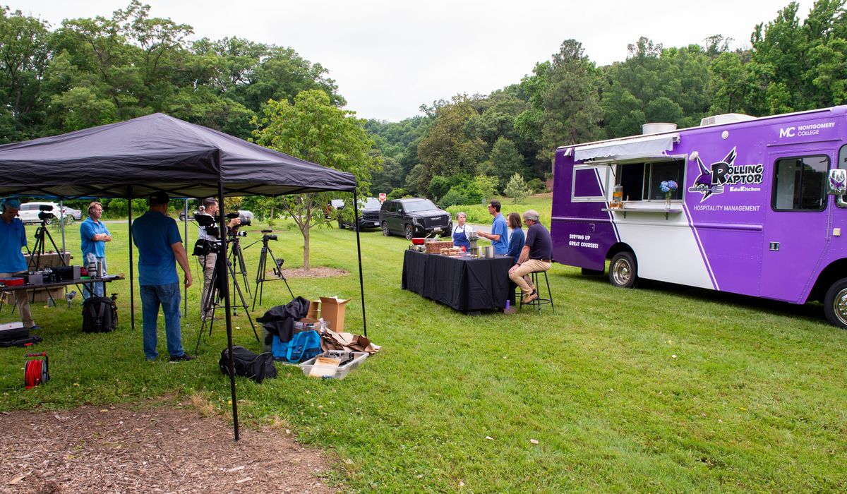 NextImg:National Arboretum makes scenic backdrop for USDA cooking show