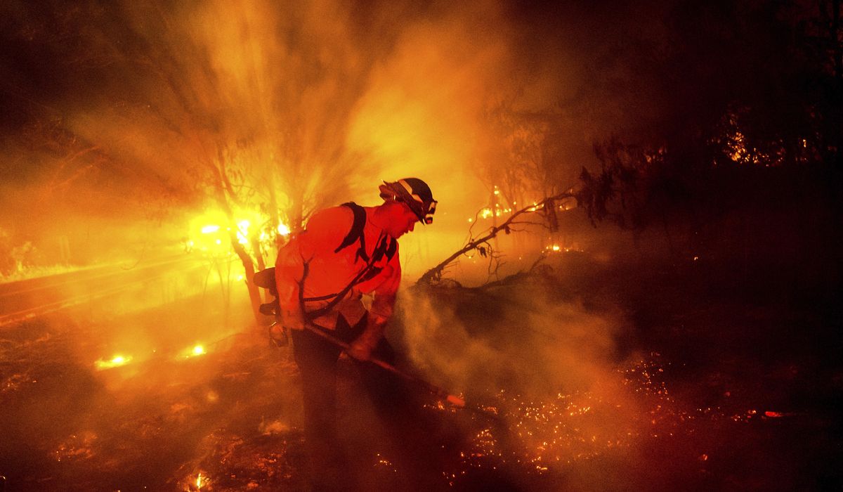NextImg:Firefighters gain ground against Southern California wildfire but face dry, windy weather