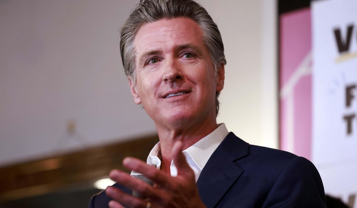NextImg:Gavin Newsom seeks to restrict smartphone use in California schools