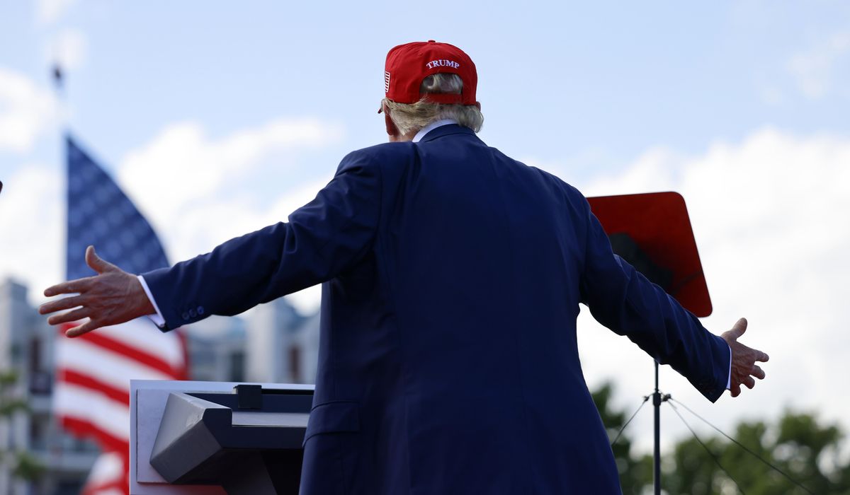 NextImg:Trump flashes his preferences for high-skilled workers in immigration debate