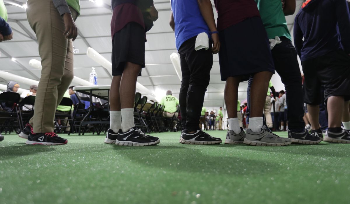 NextImg:DHS loses track of 32,000 migrant kids