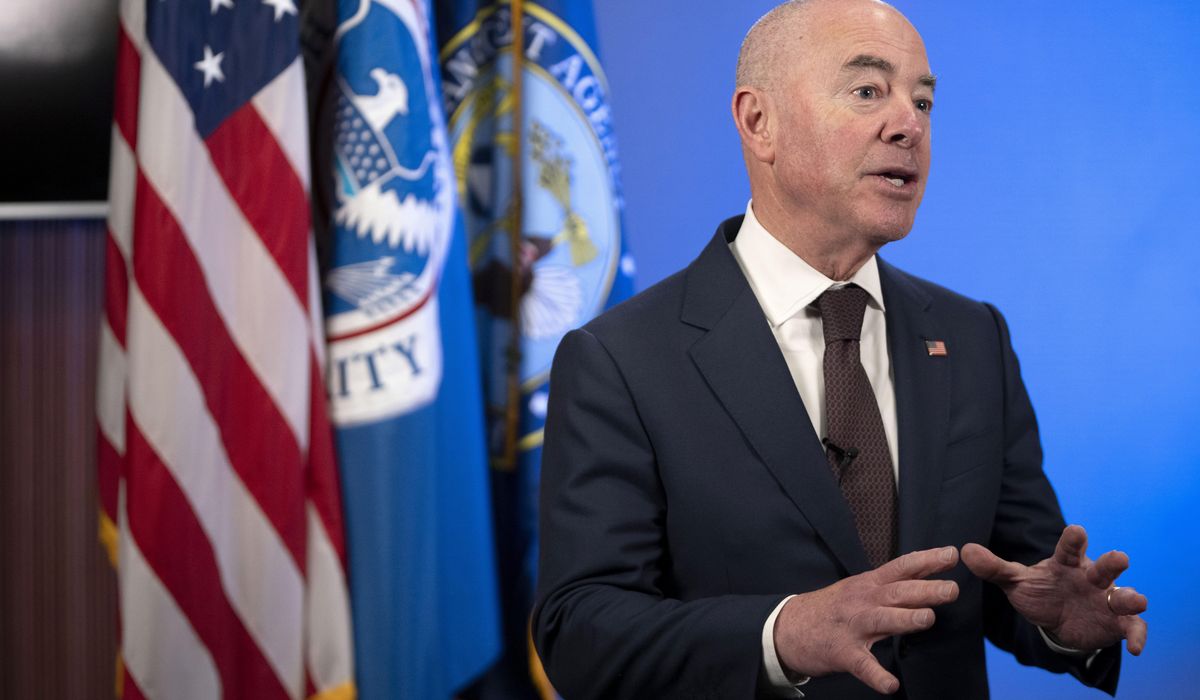 NextImg:DHS grants new deportation amnesty to 300,000 Haitians