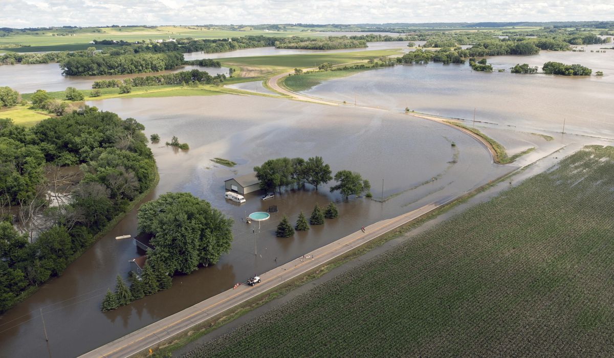 NextImg:Sweltering temperatures persist across the U.S., while floodwaters inundate the Midwest