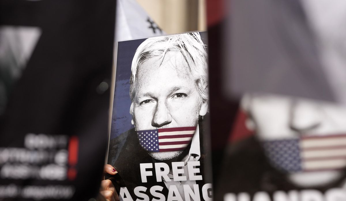 NextImg:WikiLeaks founder Julian Assange stops in Bangkok on his way to a U.S. court and later freedom