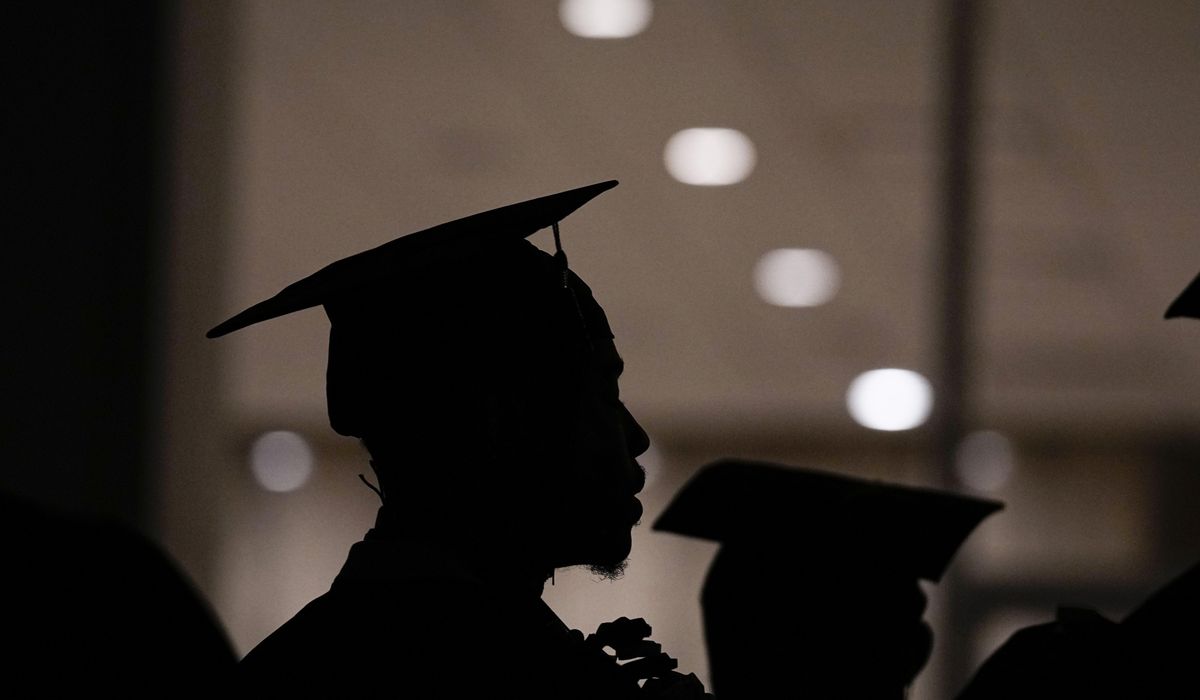 NextImg:Fewer students earned college degrees for 3rd straight year