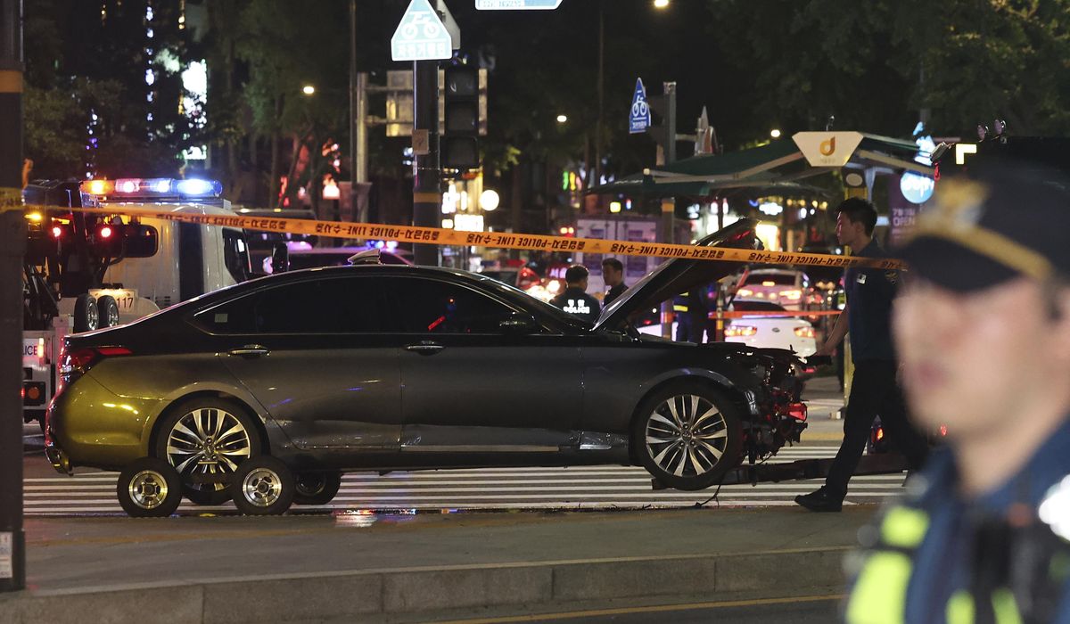 NextImg:A car hits pedestrians in central Seoul, killing 9 and injuring 4