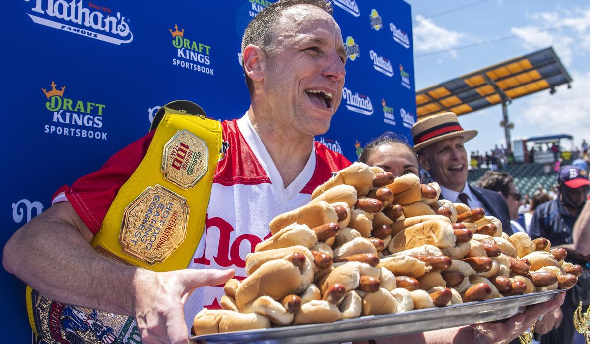 NextImg:Competitive eater Chestnut sets new world record, beats old rival Kobayashi in Netflix contest