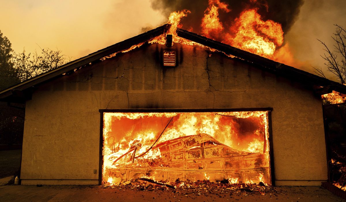 NextImg:Northern California wildfire spreads, with more hot weather expected. Thousands evacuate