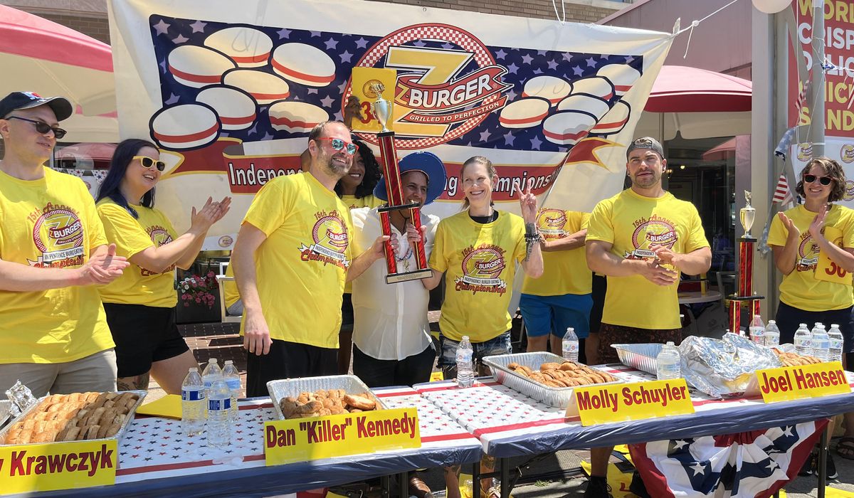 NextImg:Land of the free and the home of the full: Z-Burger’s annual eating contest ends in a tie