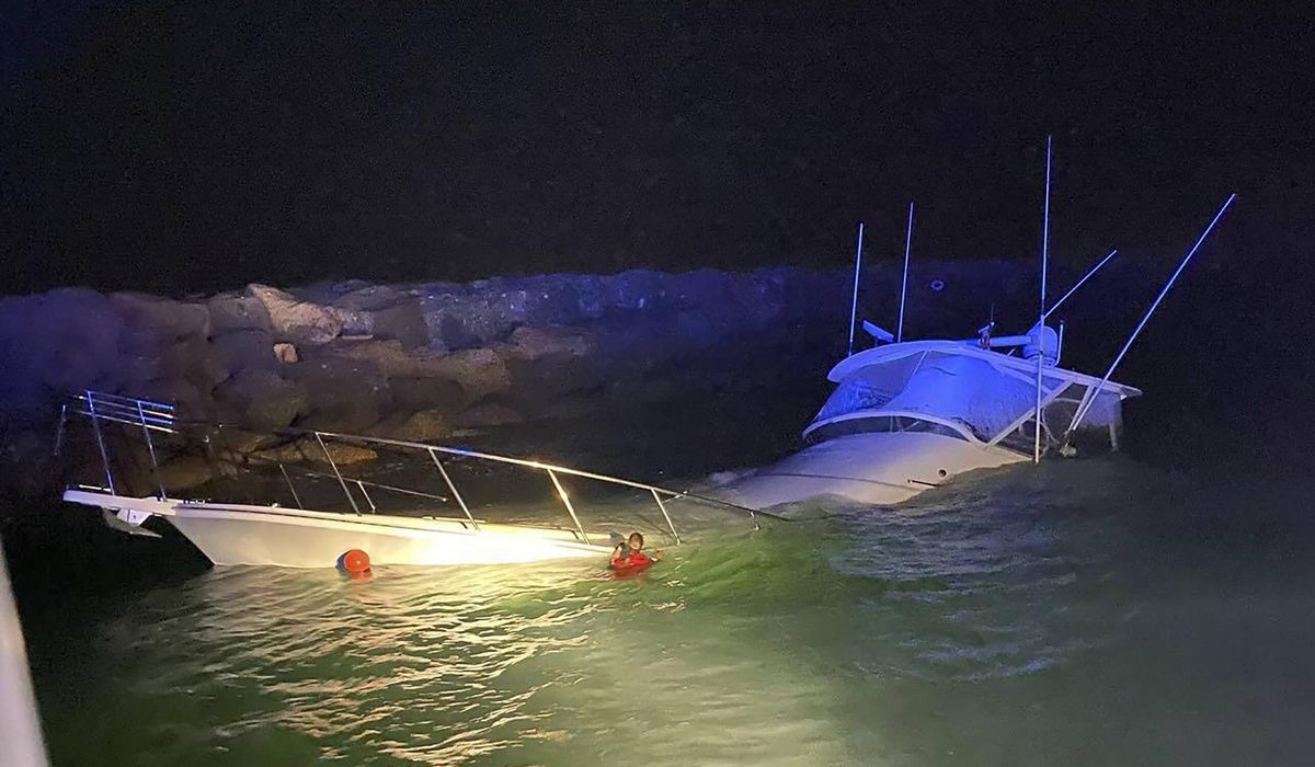 NextImg:Power boat crashes into jetty in Southern California, killing 1 and injuring 10