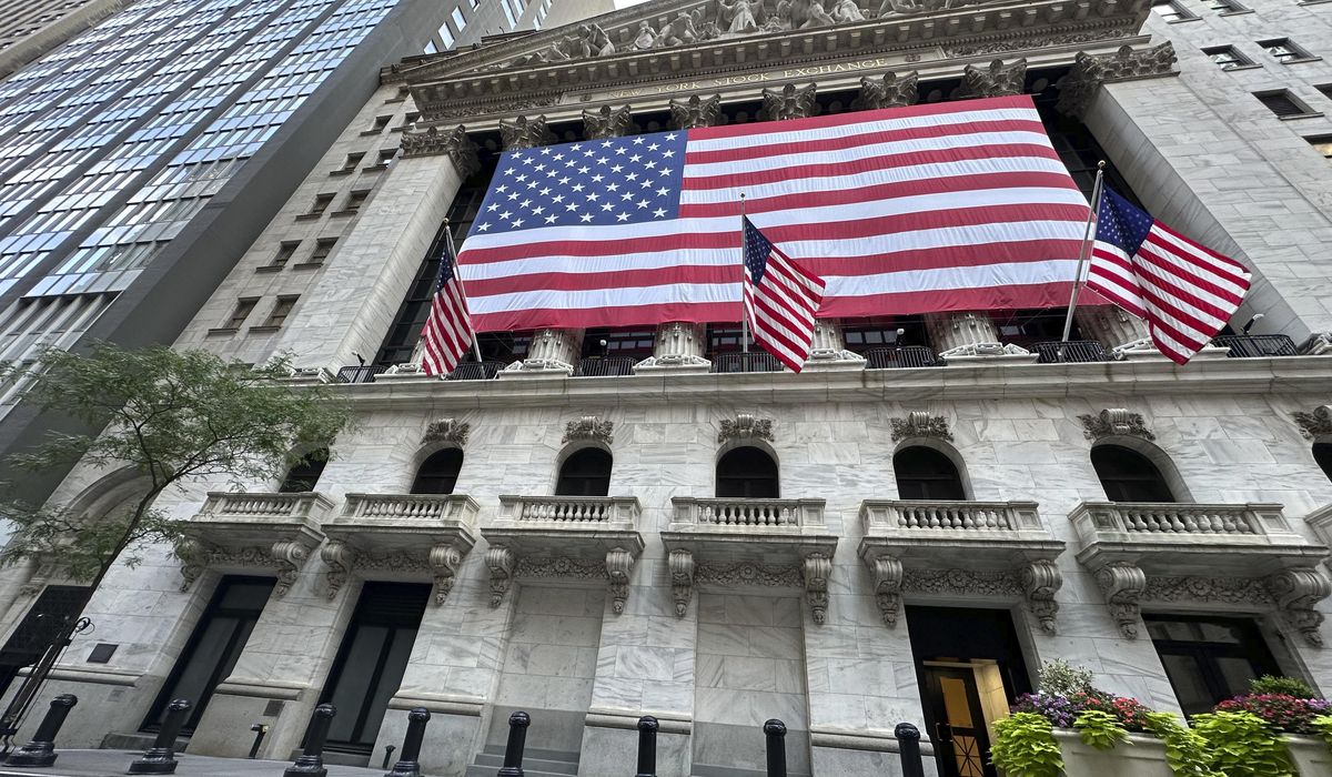 NextImg:Wall Street sticks near its records as yields slide after jobs report
