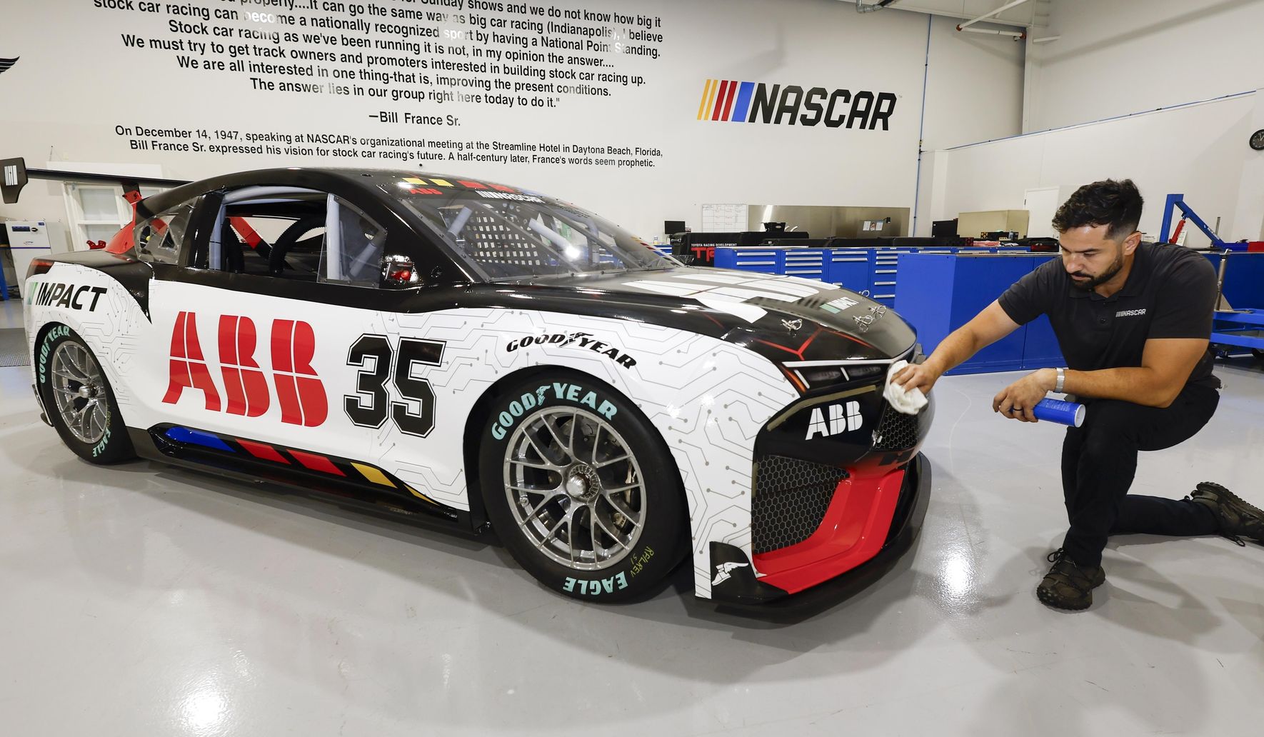 https://twt-thumbs.washtimes.com/media/image/2024/07/06/NASCAR_Electric_Car_63507_c0-232-5536-3459_s1770x1032.jpg?4d4c0132db2d103f1db6488f2bd4c4cdc07b10f4