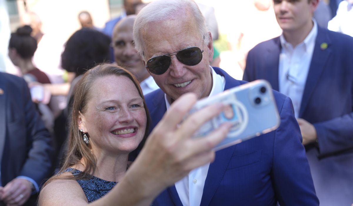 NextImg:Democrats set deadline for Biden prove himself or withdraw from race