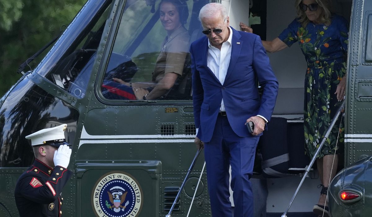 NextImg:White House: Parkinson’s expert only examined Biden during his physicals