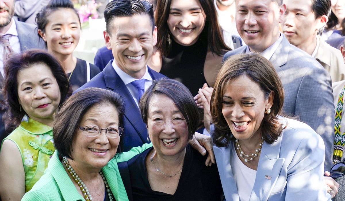 NextImg:Kamala Harris stops by U.S. Olympic basketball practice. Her message: ‘Bring back the gold’