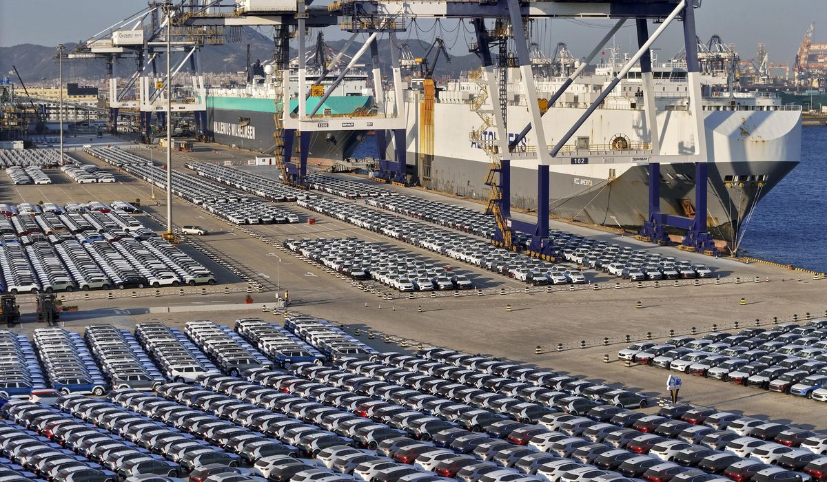 NextImg:Chinese auto exports surge, partly offsetting a sales slump at home