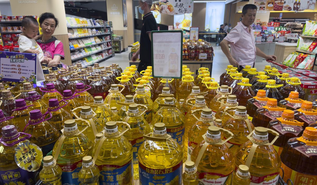 NextImg:China investigating after media report finds same trucks transport edible oil and a form of coal