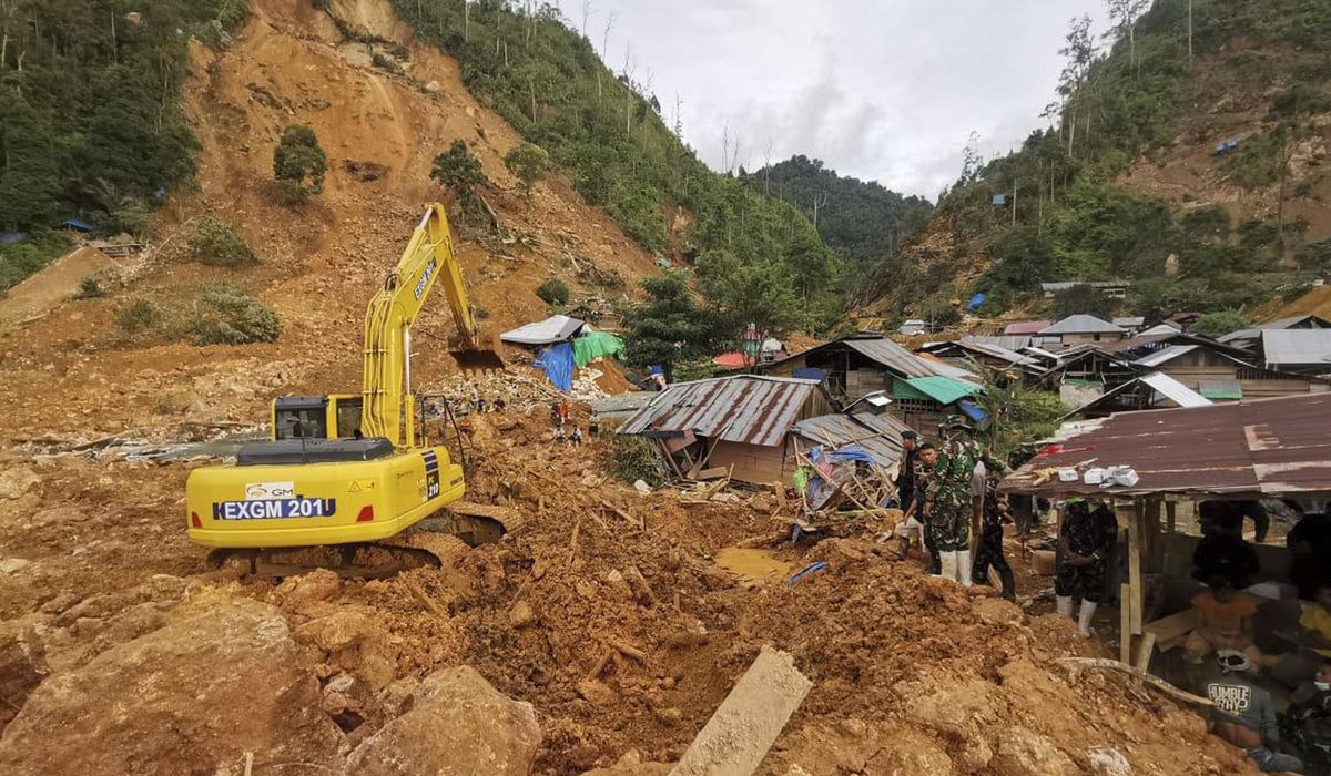 NextImg:Heavy rains halt search for 30 missing in an Indonesian landslide that killed at least 23