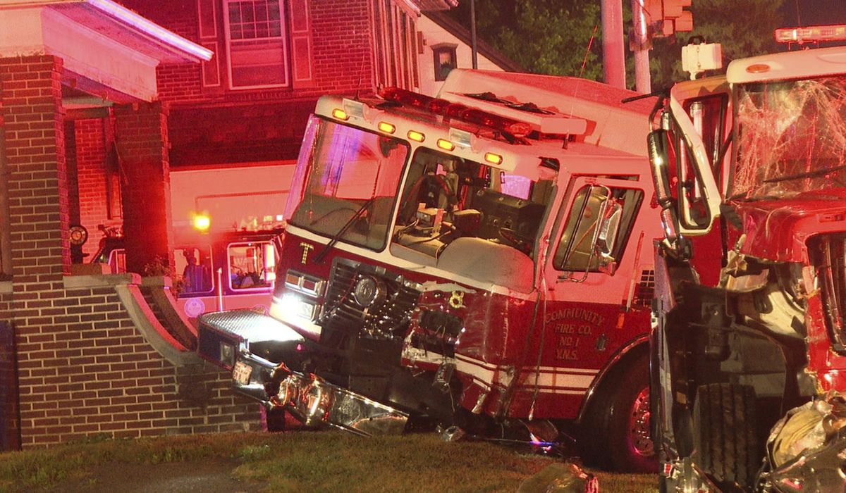 NextImg:2 fire tanker trucks crash while heading to large warehouse blaze, injuring 7 firefighters