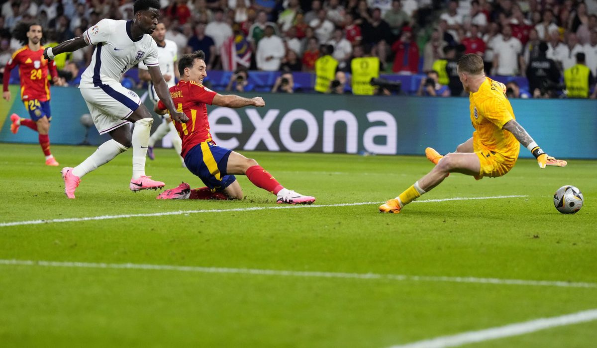 NextImg:Spain downs England to win record fourth European Championship title