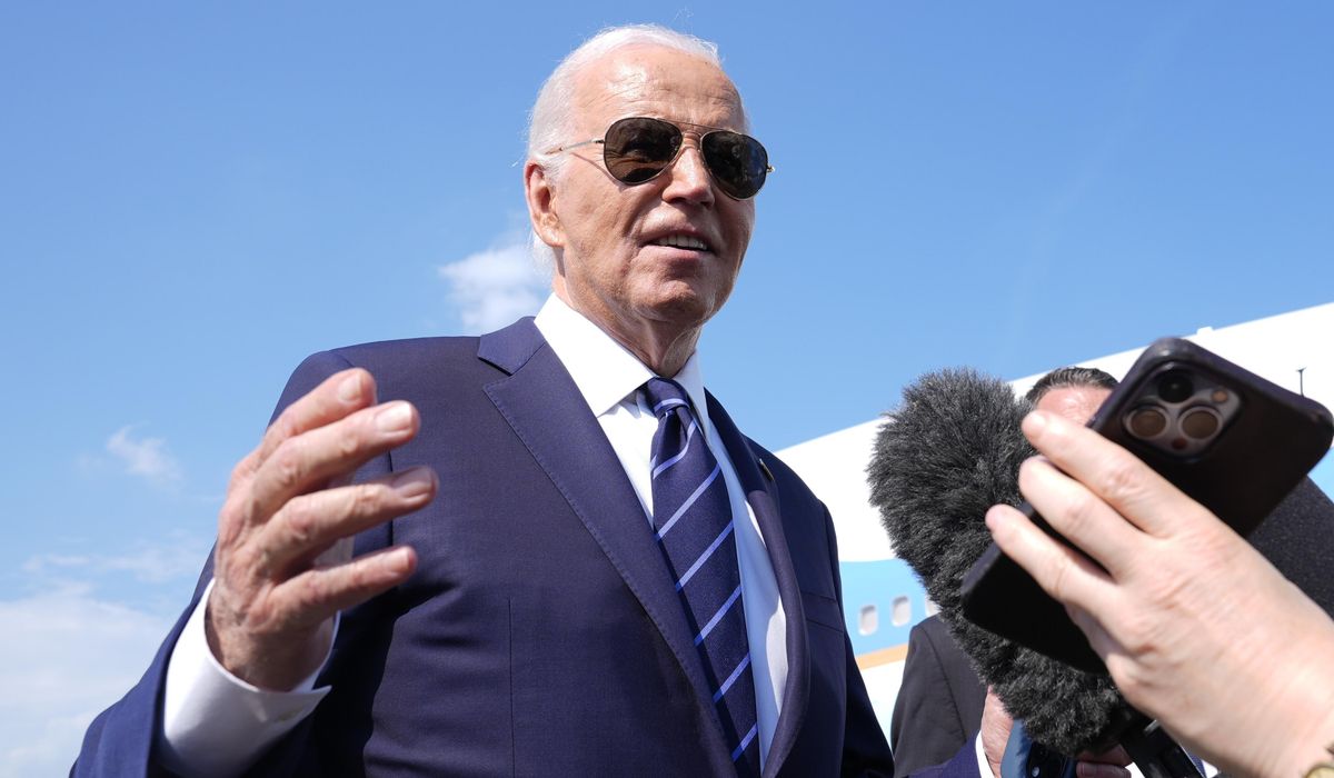 NextImg:Biden tells Americans to reject all violence, linking attempt on Trump to other gun tragedies