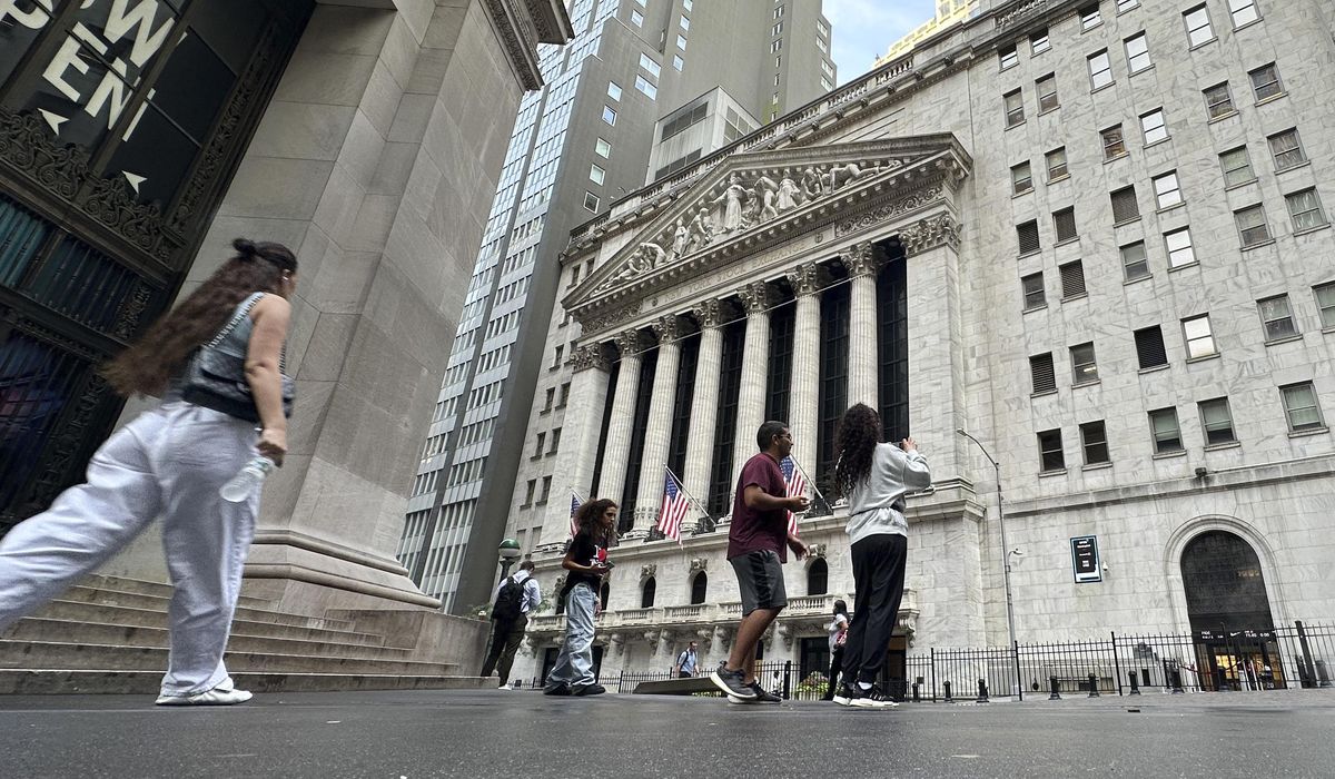 NextImg:Wall Street rises toward records as its momentum keeps rolling