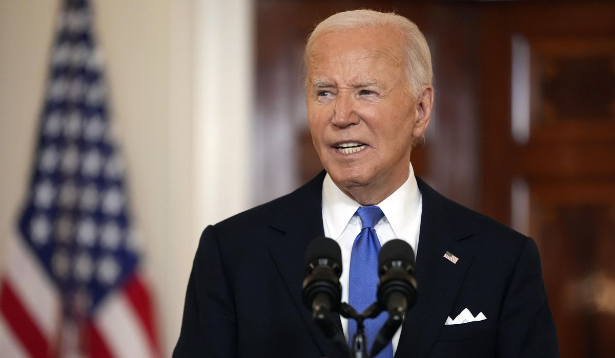 NextImg:White House doctor says Biden’s COVID-19 symptoms are nearly gone