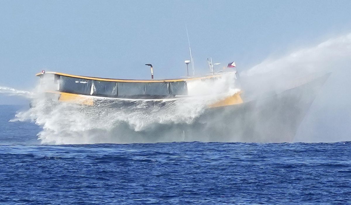 NextImg:New accord establishes a hotline Chinese and Philippine presidents can use to stop clashes at sea