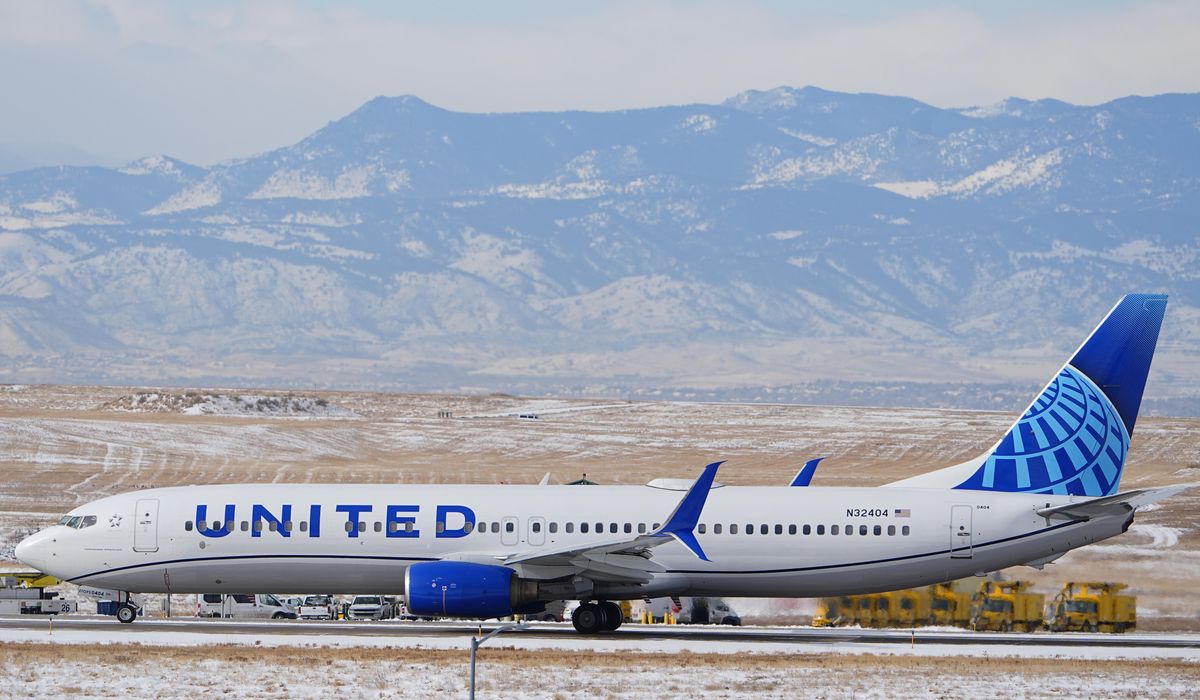 NextImg:United Airlines plane slows to avoid collision above San Francisco; 2 passengers injured