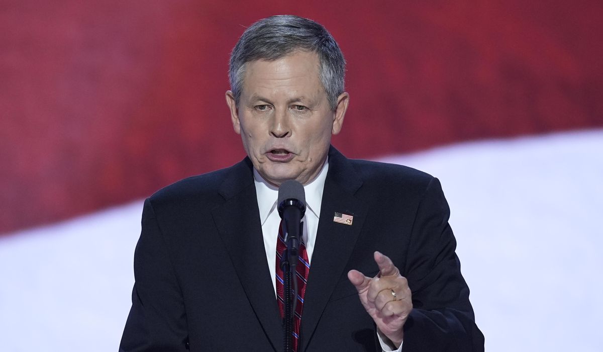 NextImg:Daines pushes lawmakers to pass budget plan or go without pay