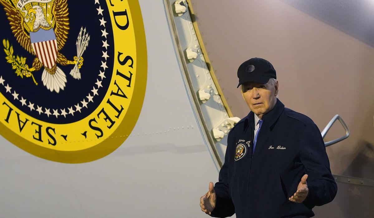 NextImg:Biden’s COVID-19 symptoms improving, doctor says