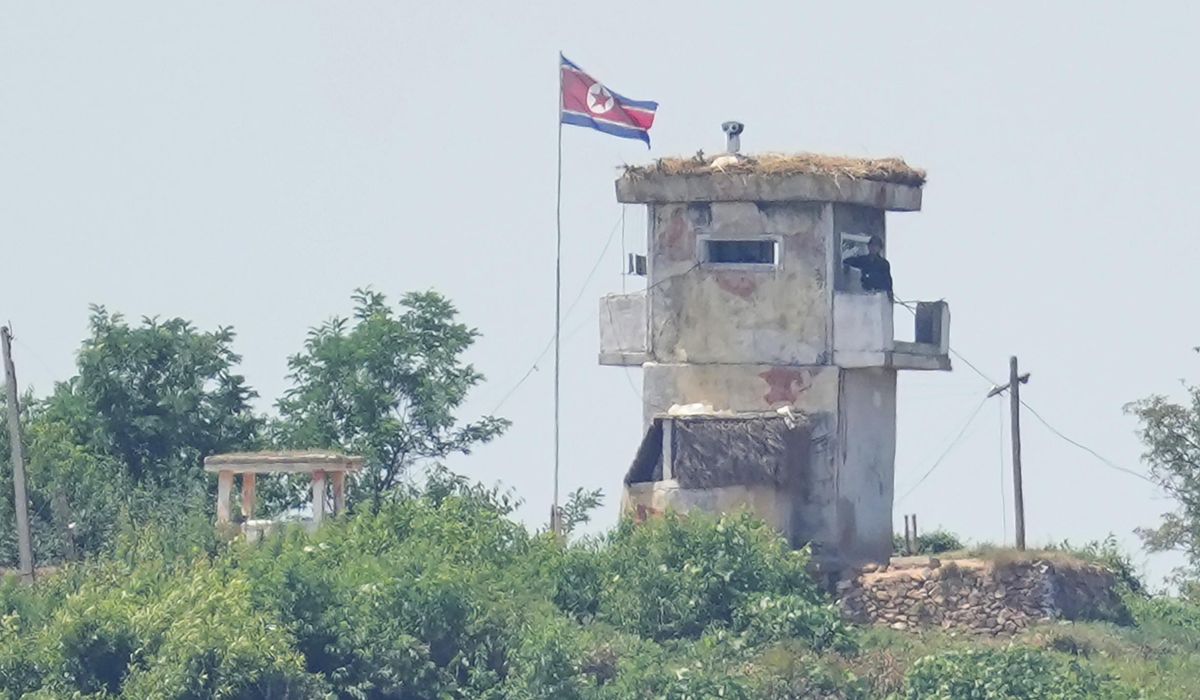 NextImg:North Korea is again flying balloons likely carrying trash toward South Korea