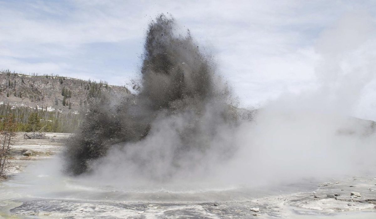 NextImg:Yellowstone National Park closes off Biscuit Basin area following hydrothermal blast
