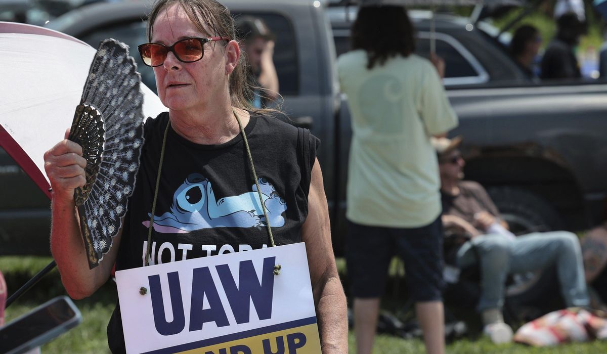 NextImg:Workers at GM seat supplier in Missouri reach tentative agreement, end strike