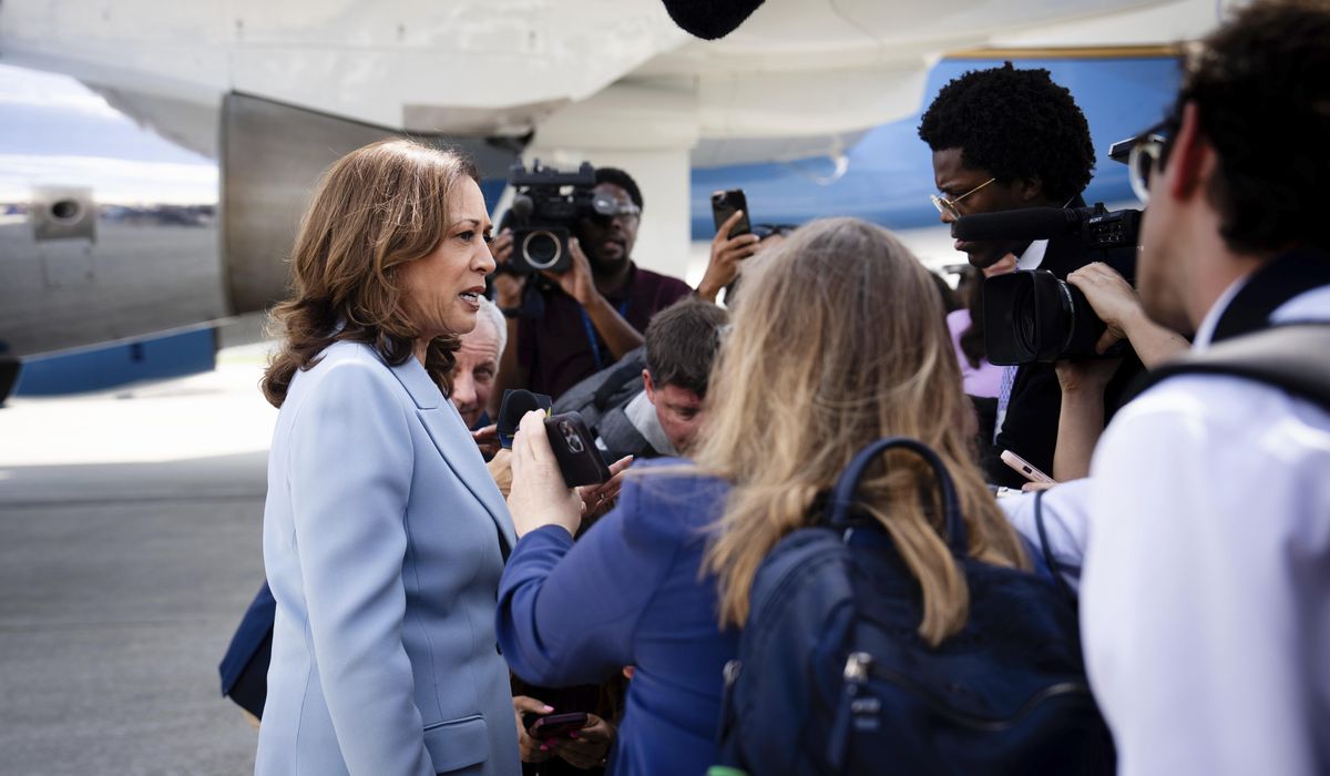 NextImg:Harris rips Trump over immigration during Georgia rally