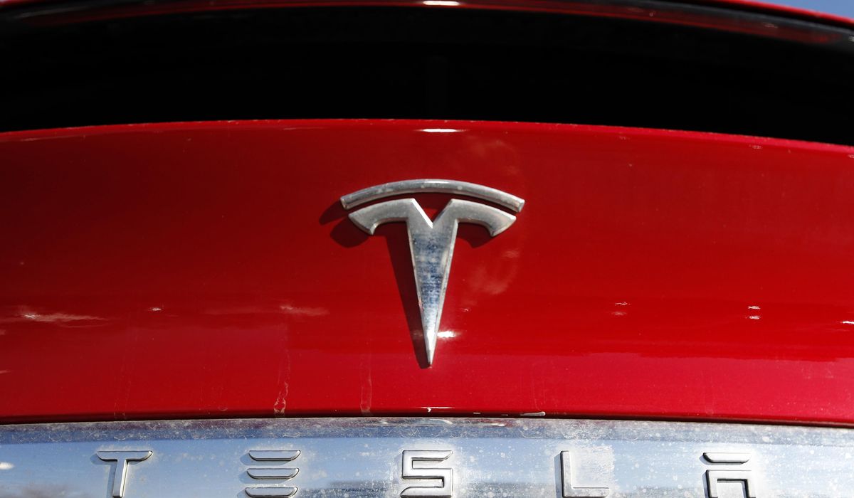 NextImg:Tesla to recall 9,000 vehicles over faulty roof trim