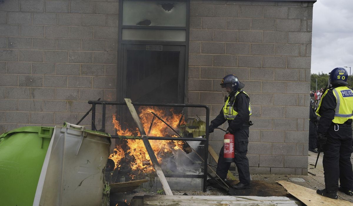 NextImg:U.K. police face far-right rioters seeking to enter hotel thought to be housing asylum seekers