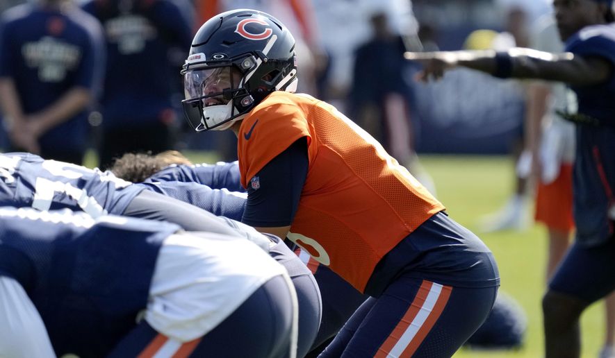Chicago Bears quarterback Caleb Williams works with teammates during an NFL football training camp practice in Lake Forest, Ill., Thursday, Aug. 8, 2024. (AP Photo/Nam Y. Huh)
