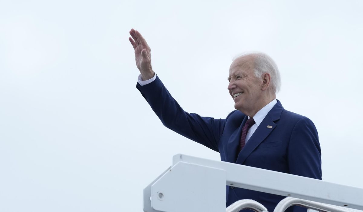 NextImg:Biden holds social event with ice cream to thank campaign staff after bowing out of election