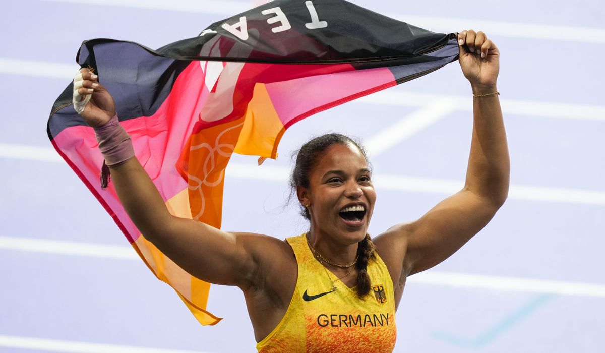 NextImg:Gold medalist belts out worship song during press conference when asked about failing