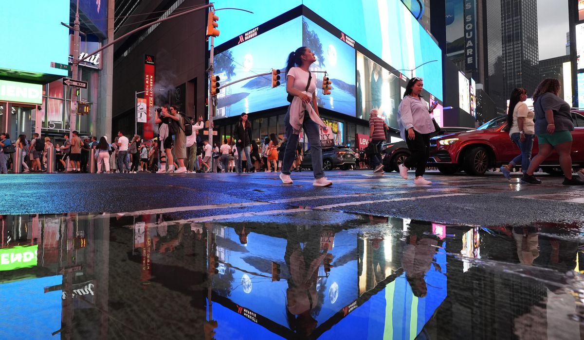 NextImg:Teen arrested, accused of shooting in Times Square that wounds 3