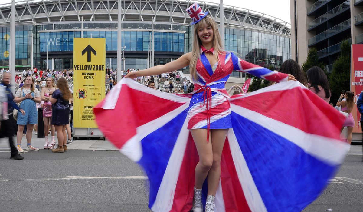 NextImg:Taylor Swift’s Eras tour returns in London, with assist from Ed Sheeran, after foiled terror plot