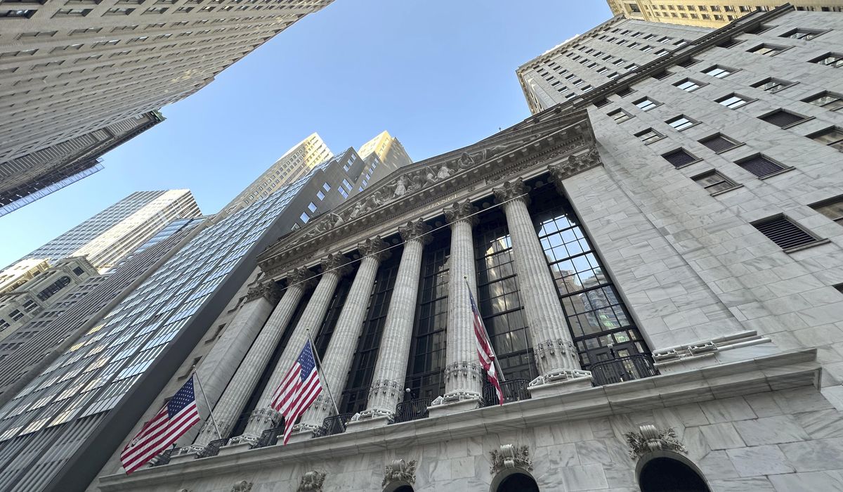 NextImg:Wall Street gives back some of its gains as its rally loses momentum