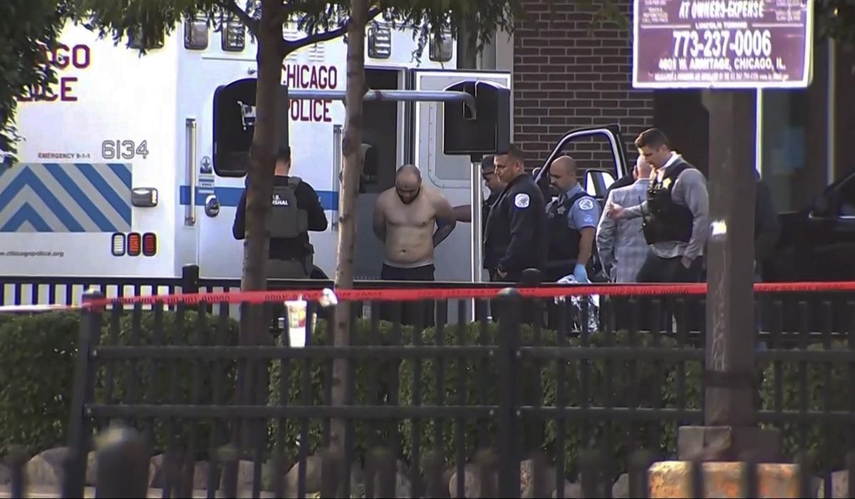 NextImg:Man wanted on murder charges is apprehended at Chicago restaurant just blocks from DNC