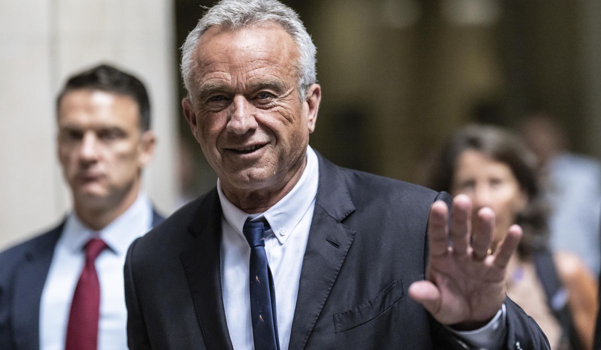 NextImg:RFK Jr. suspends campaign, throws support behind Trump