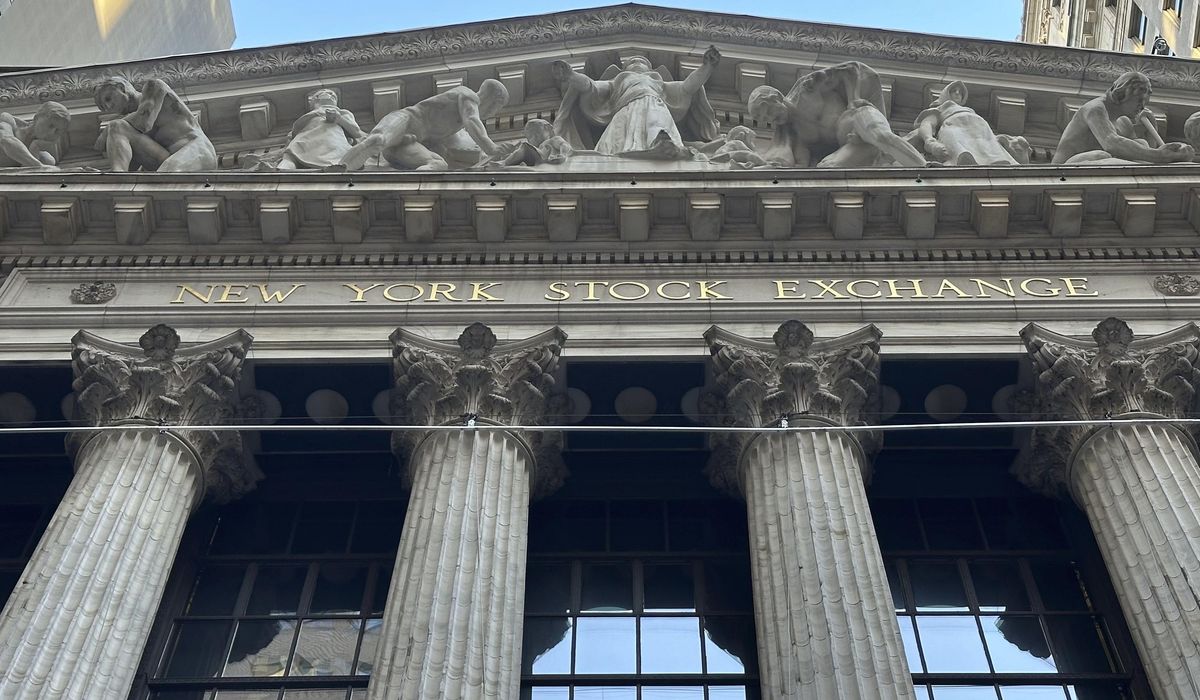 NextImg:Wall Street hovers around records ahead of Nvidia earnings and inflation data